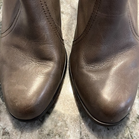 Comfortable Born Boots - Picture 5 of 7